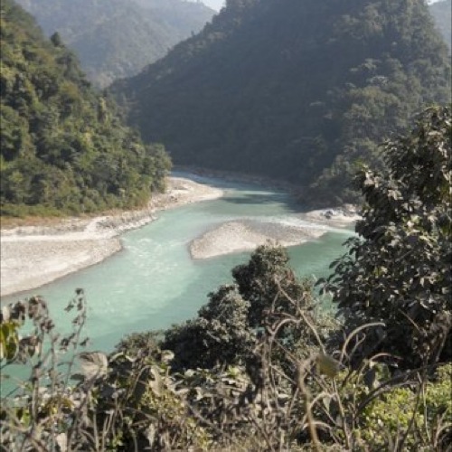 Nepal rit door de bergen naar Chitwan Nationaal Park